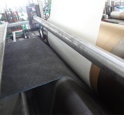 Procesos de fabricación por compuesto-activado-carbono-filter-roll01